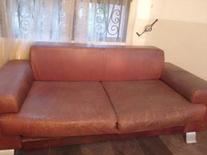 FULL SET OF LEATHER CUSHION CHAIR